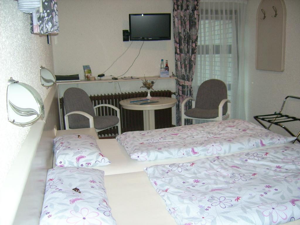 Gaestehaus Hochrhoenblick Schönau an der Brend Kamer foto